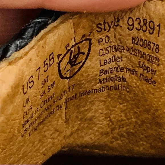 NWOT Ariat Leather Mules with Tassel - Picture 6 of 7